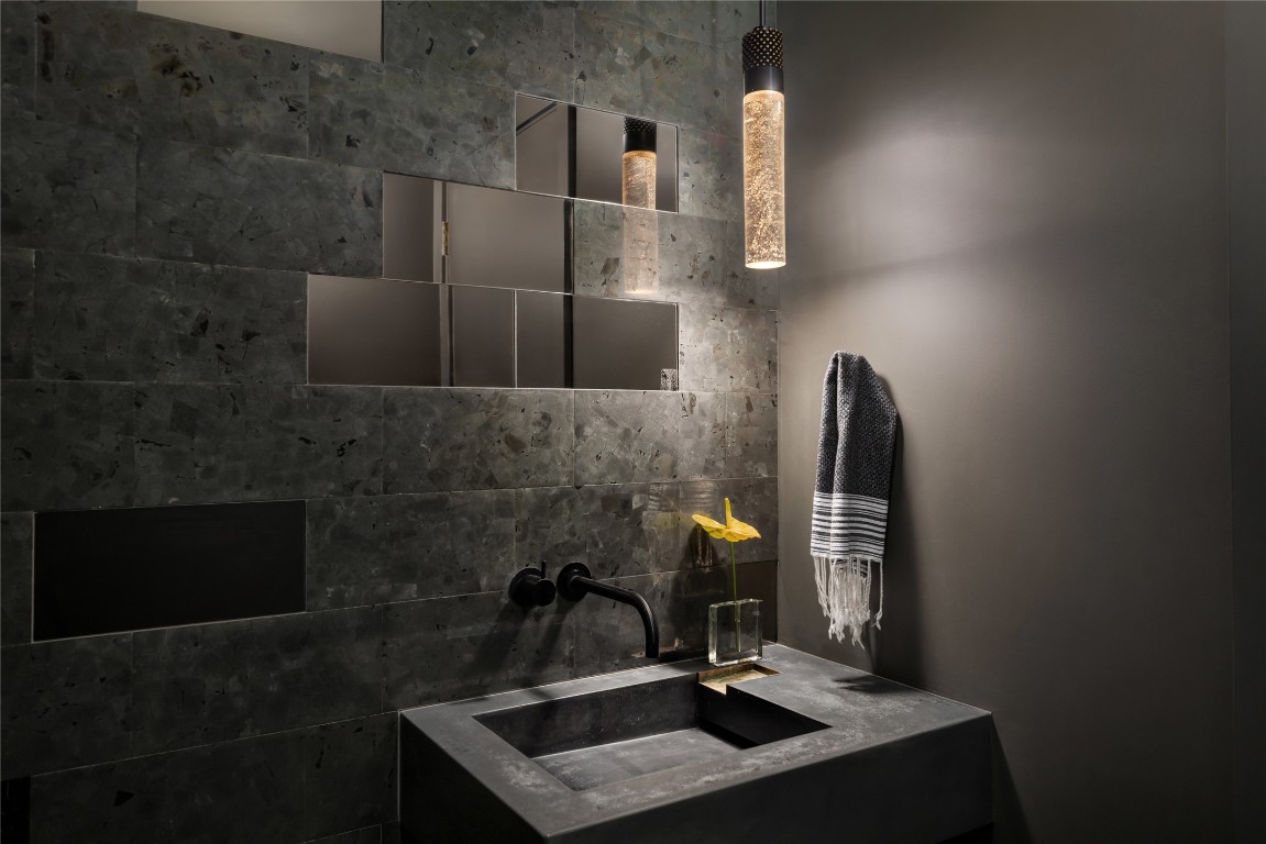 2908 Scenic Drive Austin, TX 78703 - Photo 15 of 40 a bathroom with a sink and a mirror