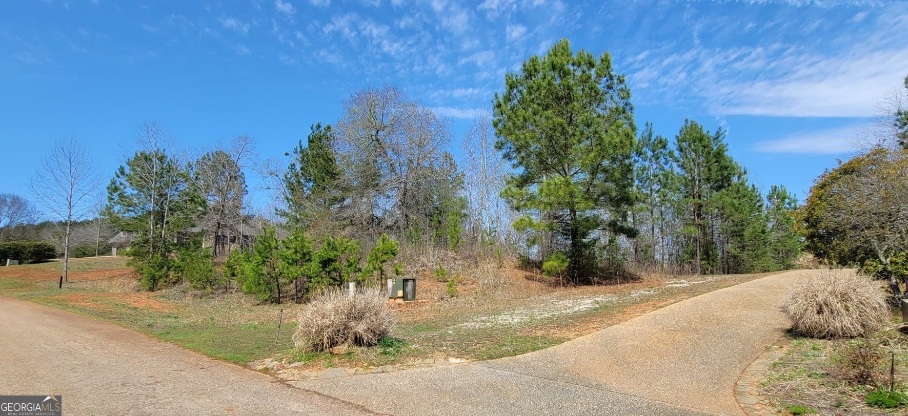 334 Edgewater Trl South  