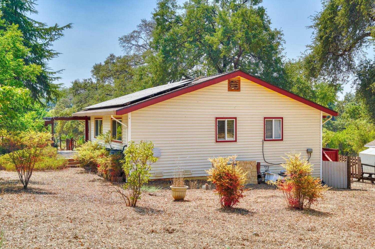 18490 Railbed Road Jamestown, CA 95327 - Photo 11 of 53 a backyard of a house with table and chairs