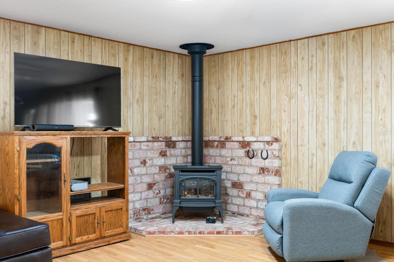 18490 Railbed Road Jamestown, CA 95327 - Photo 16 of 53 a living room with furniture and a flat screen tv