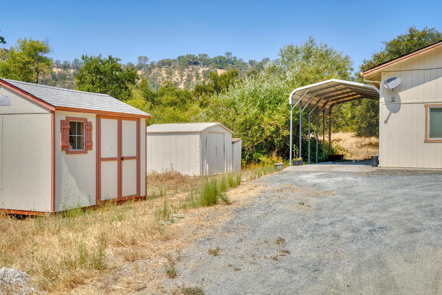 18490 Railbed Road Jamestown, CA 95327 - Photo 44 of 53 a view of a house with backyard and trees
