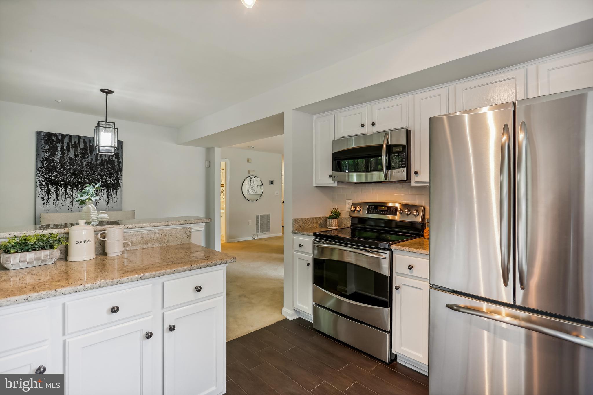 Kitchen w/stainless appliances