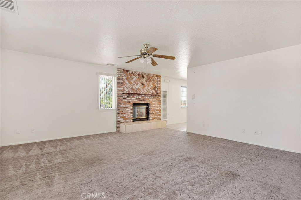 11281 4th Hesperia, CA 92345 - Photo 7 of 35