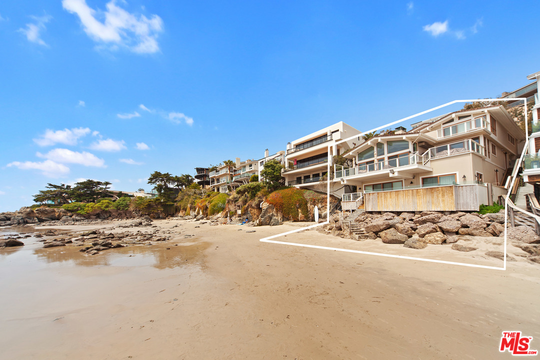 31508 Victoria Point Road Malibu, CA 90265 - Photo 2 of 52