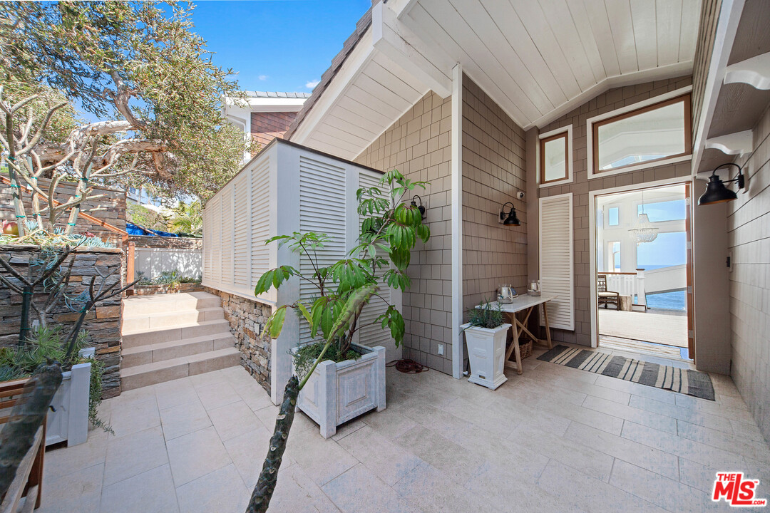 31508 Victoria Point Road Malibu, CA 90265 - Photo 48 of 52