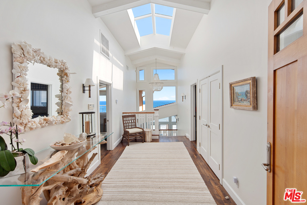 31508 Victoria Point Road Malibu, CA 90265 - Photo 8 of 52
