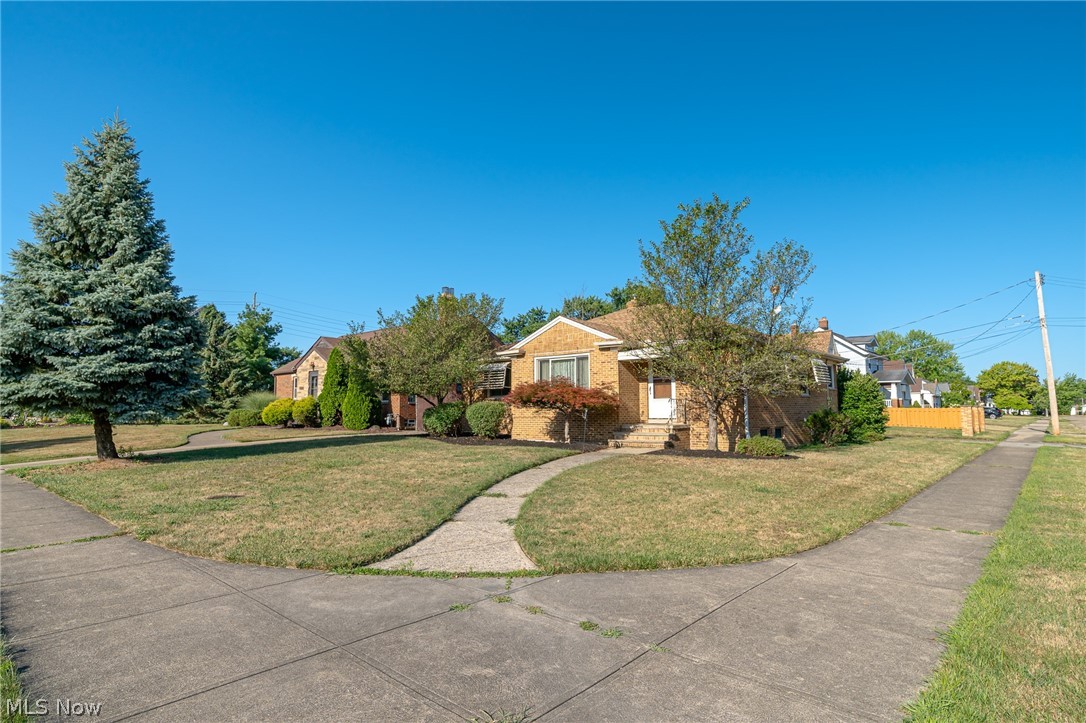 6572 South Canterbury Road Cleveland, OH 44129 - Photo 1 of 36 Welcome to this all brick ranch in desirable Ridgewood Lakes neighborhood