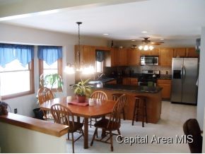 1105 Mildred Court Springfield, IL 62712 - Photo 2 of 6