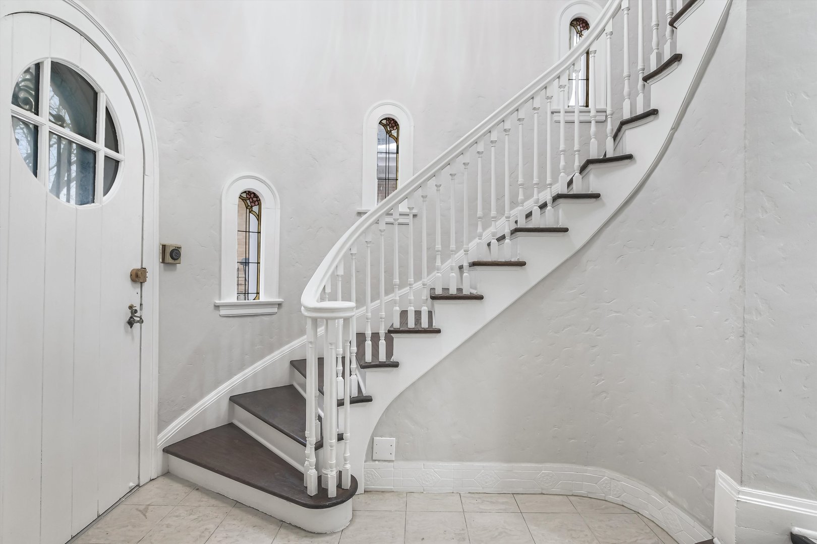 11340 South Union Avenue Chicago, IL 60628 - Photo 10 of 27 a view of entryway and hall