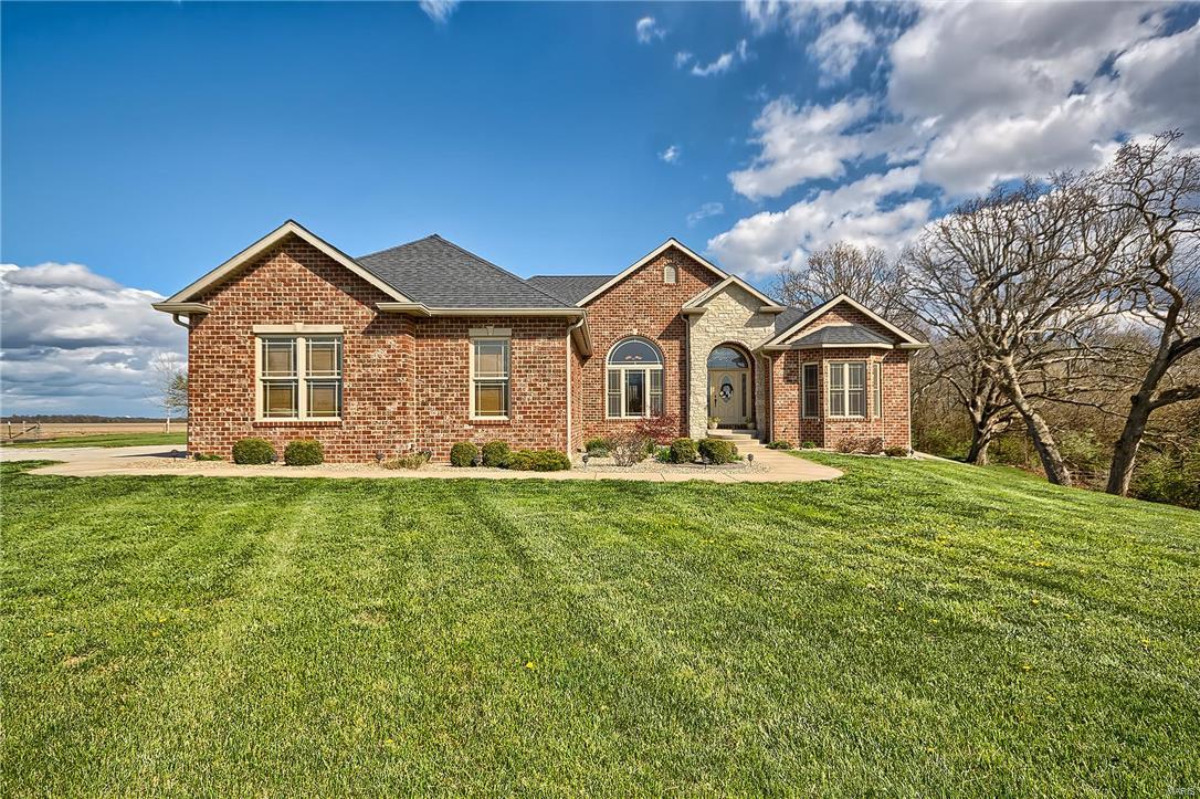 8649 Pin Oak Road Edwardsville, IL 62025 - Photo 1 of 78 Gallery Image 1