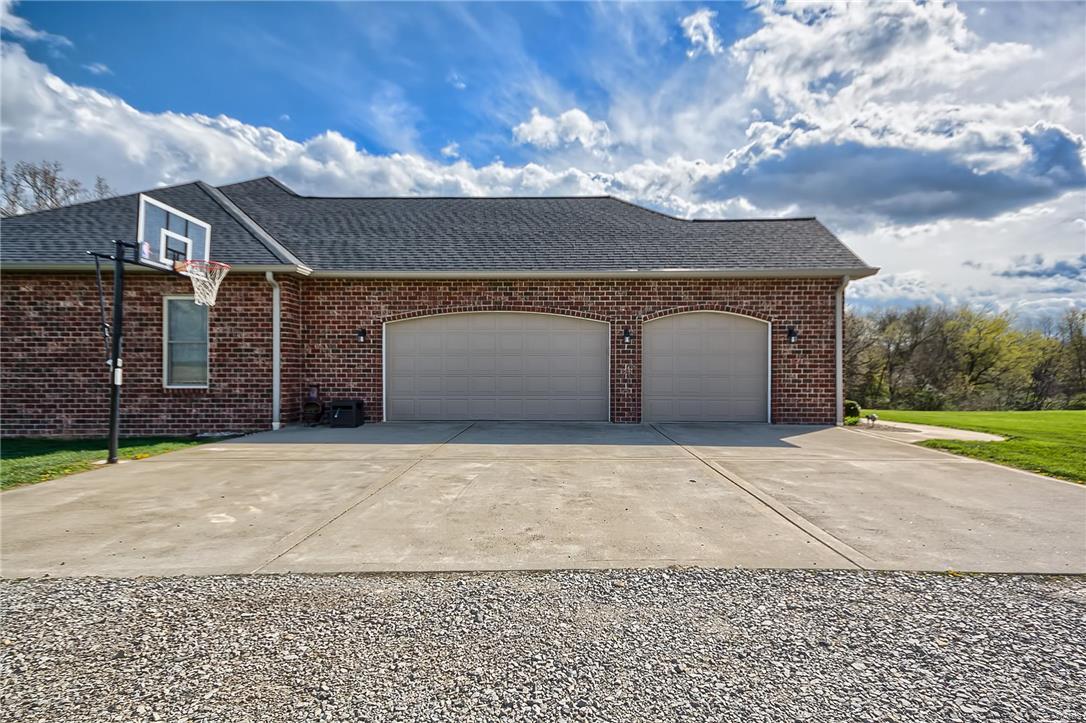 8649 Pin Oak Road Edwardsville, IL 62025 - Photo 8 of 78 Gallery Image 8