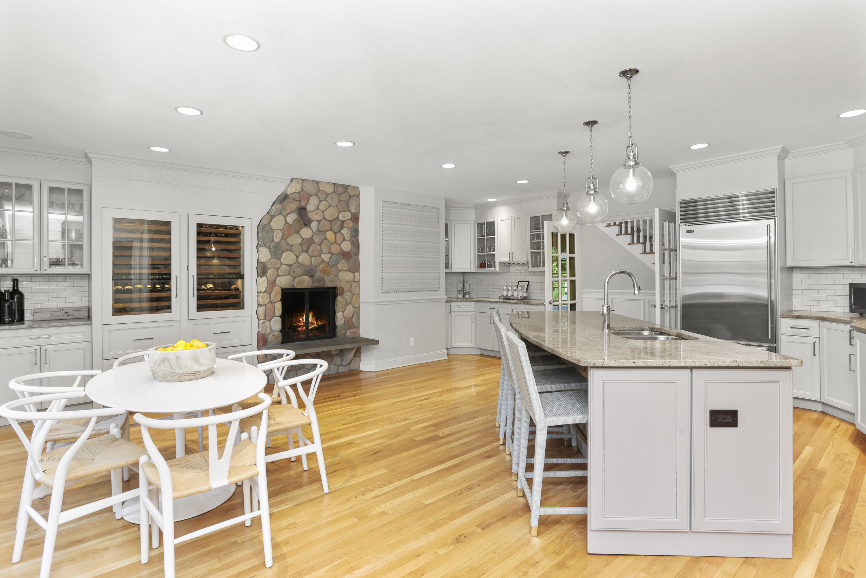 42 Maywood Road Darien, CT 06820 - Photo 3 of 39 3