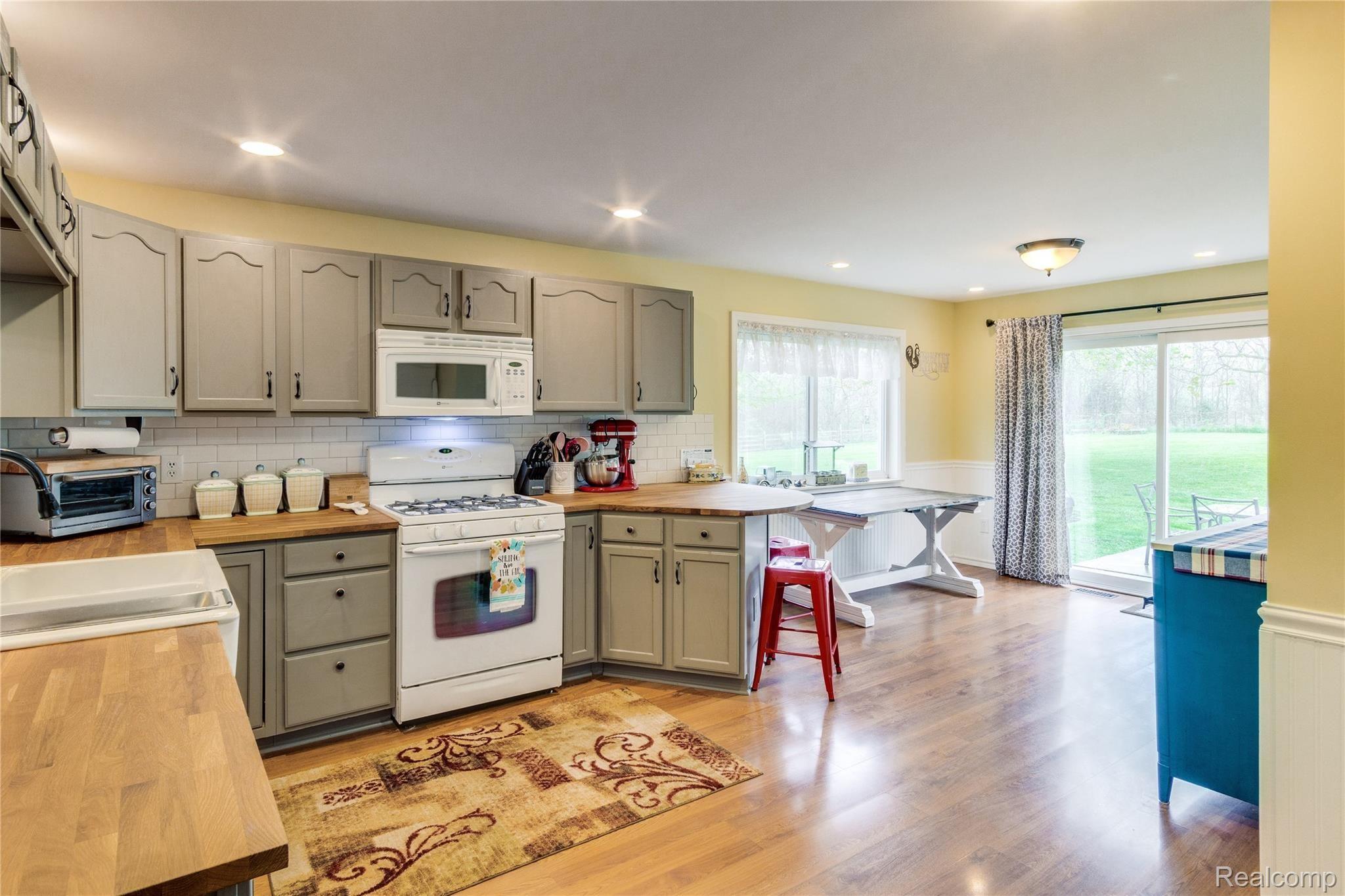 13316 Seymour Road Gaines, MI 48436 - Photo 11 of 35 Interiors (11 of 34).jpg