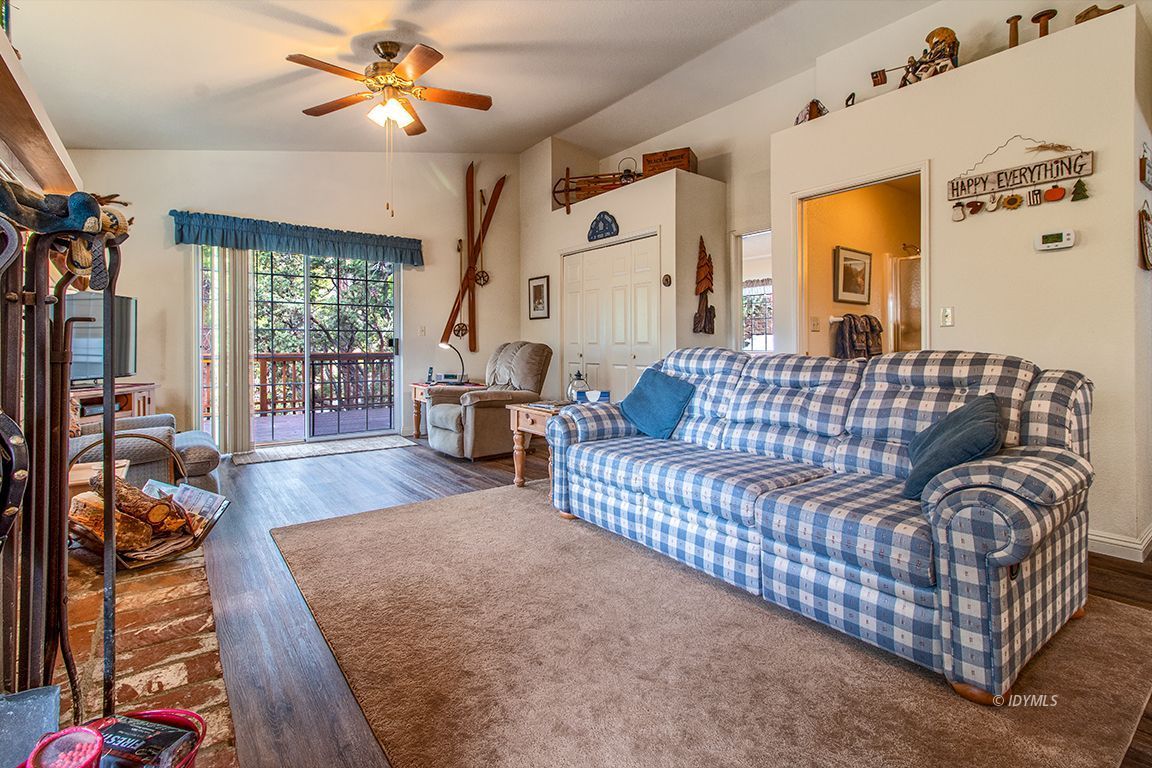 25244 Cougar Road Idyllwild, CA 92549 - Photo 9 of 32 a living room with furniture