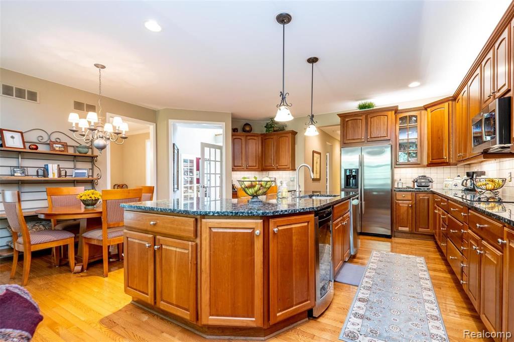 3612 Windingbrook Circle, Unit 72 Rochester Hills, MI 48309 - Photo 12 of 41