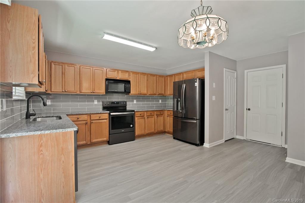 5200 Raspberry Knoll Drive Charlotte, NC 28208 - Photo 14 of 34 Gallery Image 14