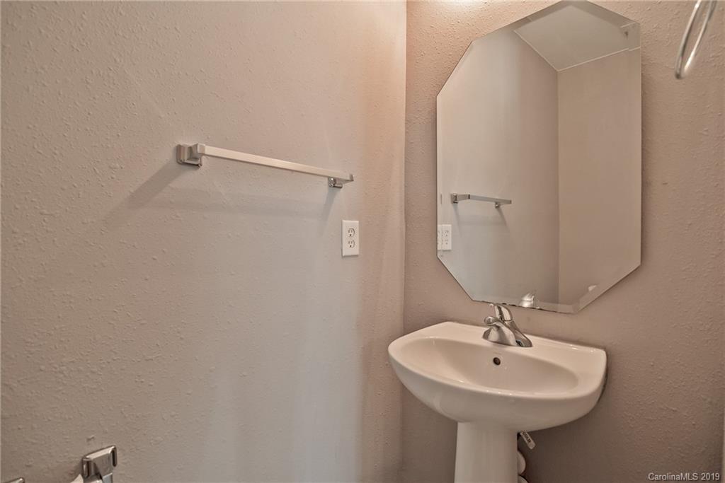 5200 Raspberry Knoll Drive Charlotte, NC 28208 - Photo 9 of 34 Gallery Image 9