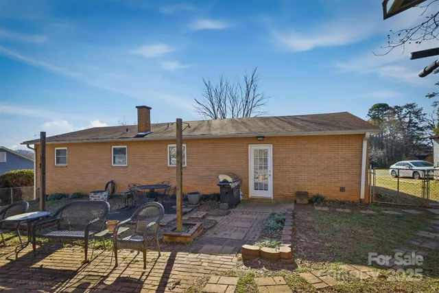 $299,900 | 102 Page Street, Morganton, NC 28655