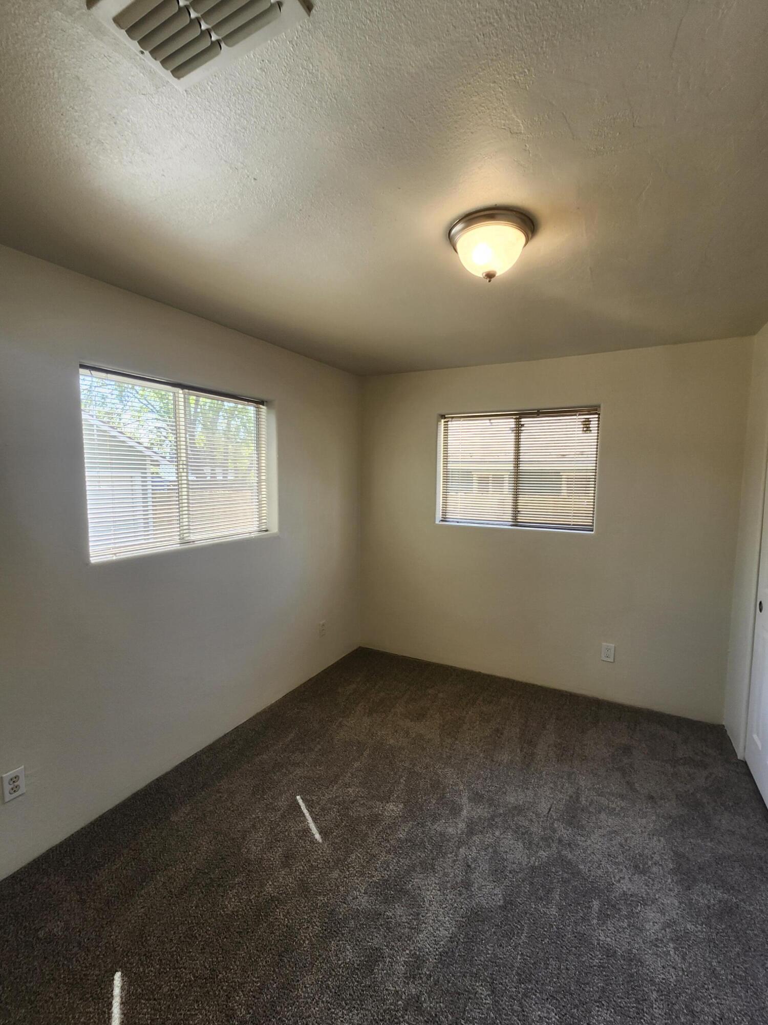 1011 Southwest I Street Grants Pass, OR 97526 - Photo 33 of 47 20250415_143123