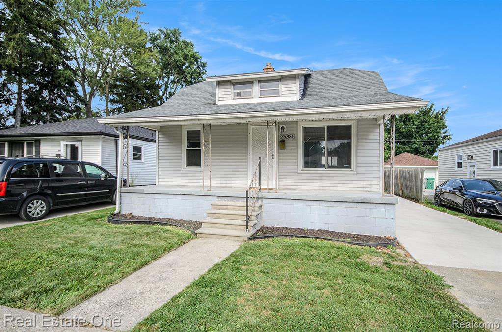24924 Tuscany Avenue Eastpointe, MI 48021 - Photo 1 of 17