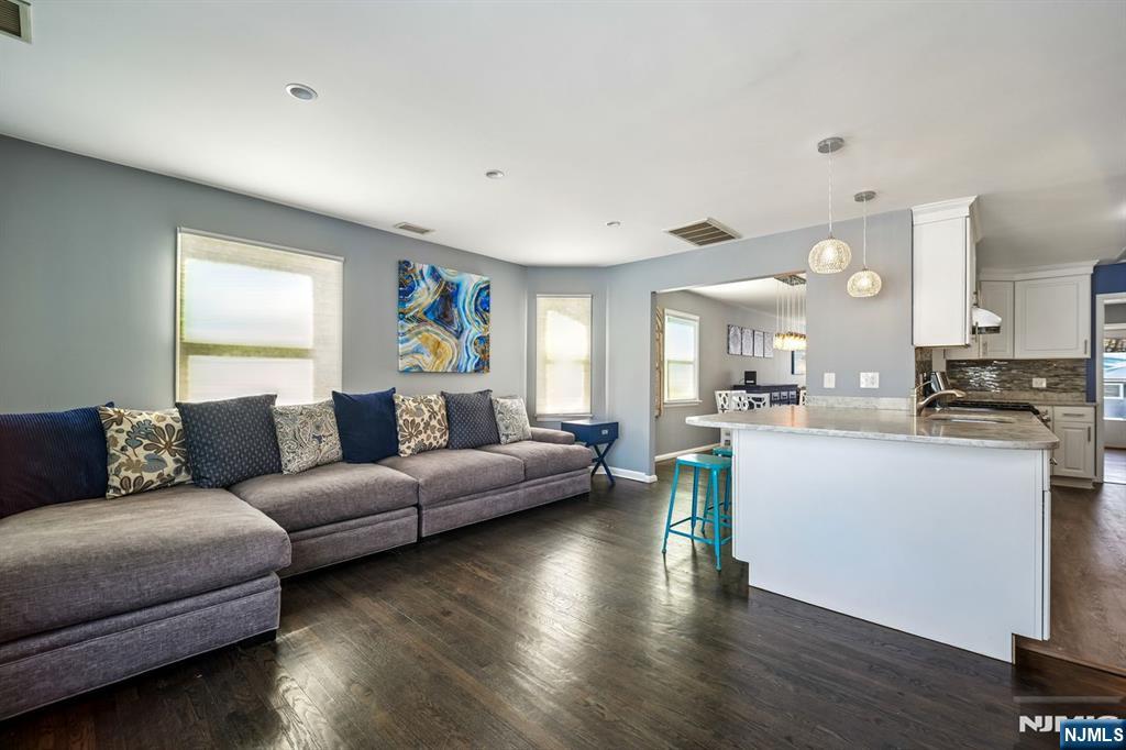 16 Windsor Drive Park Ridge, NJ 07656 - Photo 5 of 36