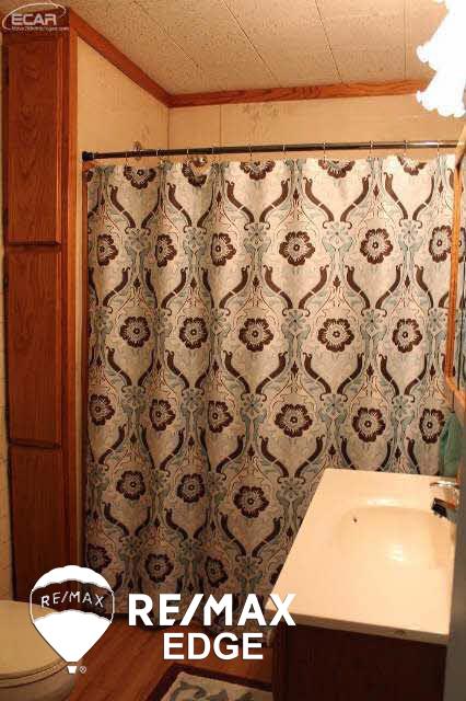 9265 Lapeer Road Davison, MI 48423 - Photo 24 of 51 20434149-24.JPG
