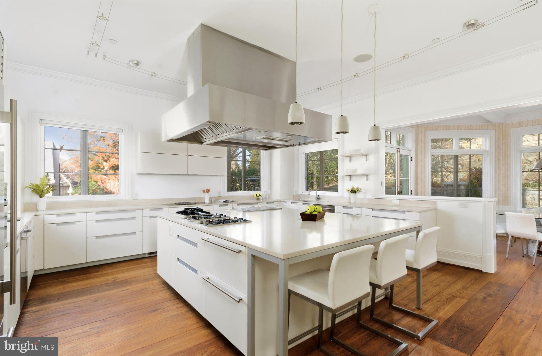 4869 Glenbrook Road Northwest Washington, DC 20016 - Photo 7 of 40