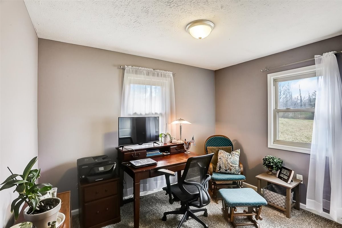 2087 River Road Clarksville, TN 37040 - Photo 19 of 33 a workspace with furniture and a window
