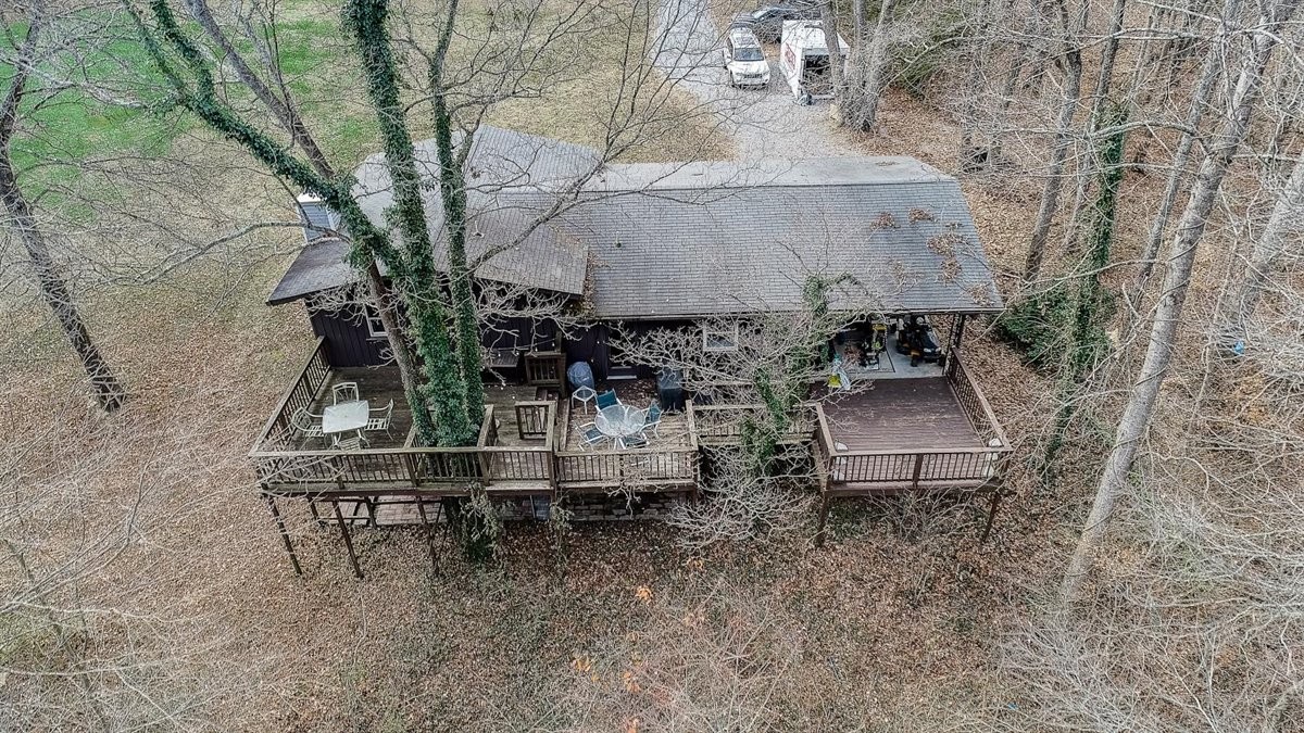 2087 River Road Clarksville, TN 37040 - Photo 31 of 33 an aerial view of a house with table and chairs