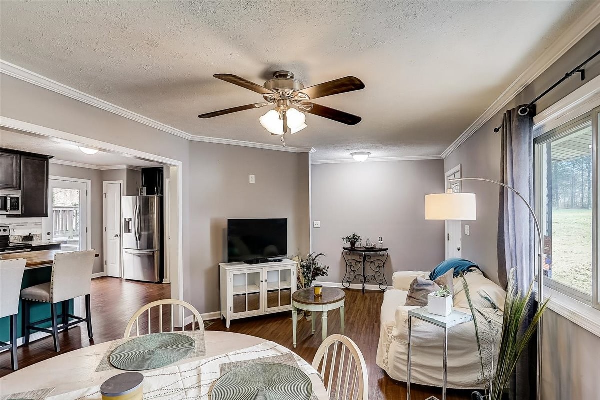 2087 River Road Clarksville, TN 37040 - Photo 10 of 33 a living room with furniture and a flat screen tv