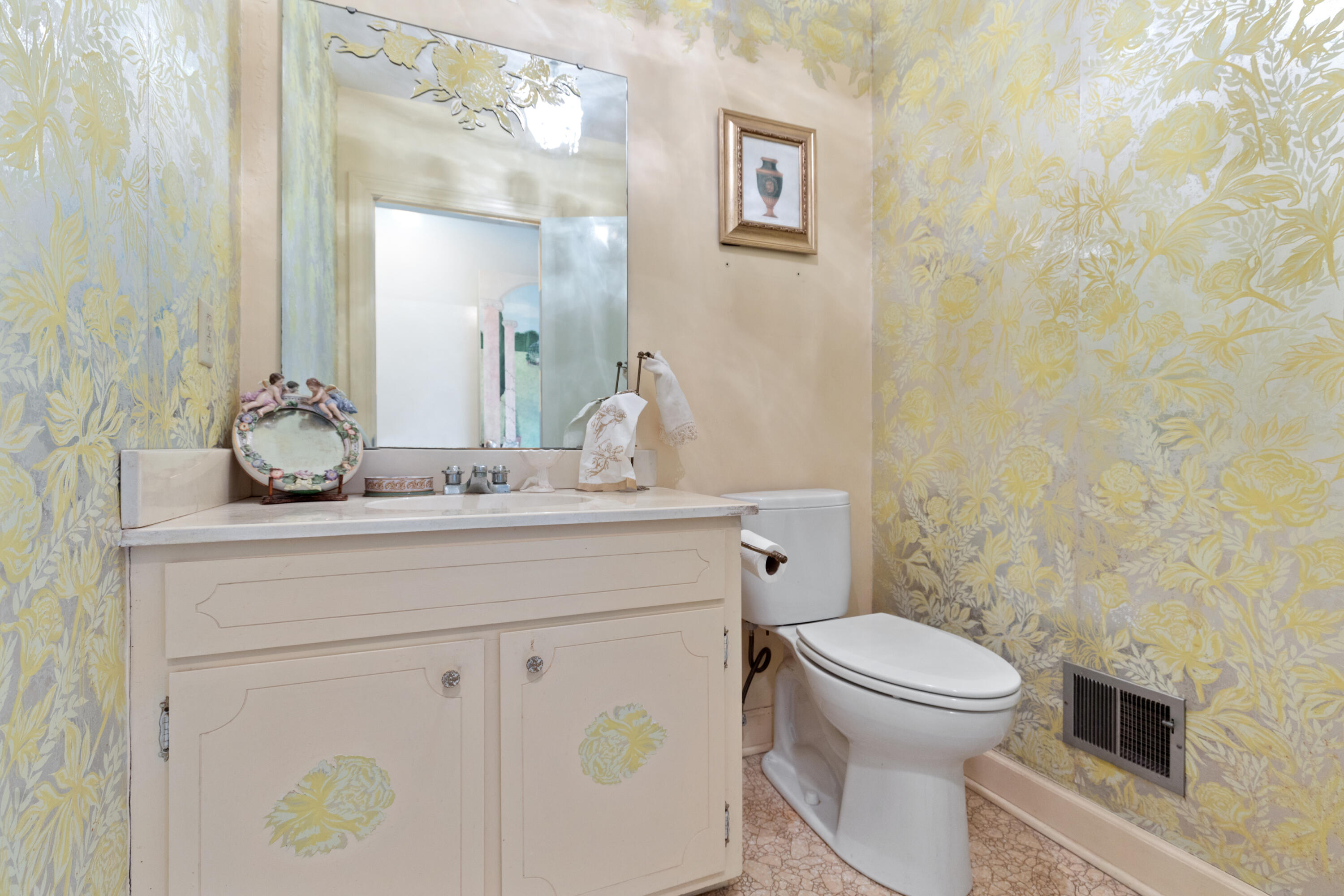 28 Broughton Road Charleston, SC 29407 - Photo 19 of 42 Powder Room