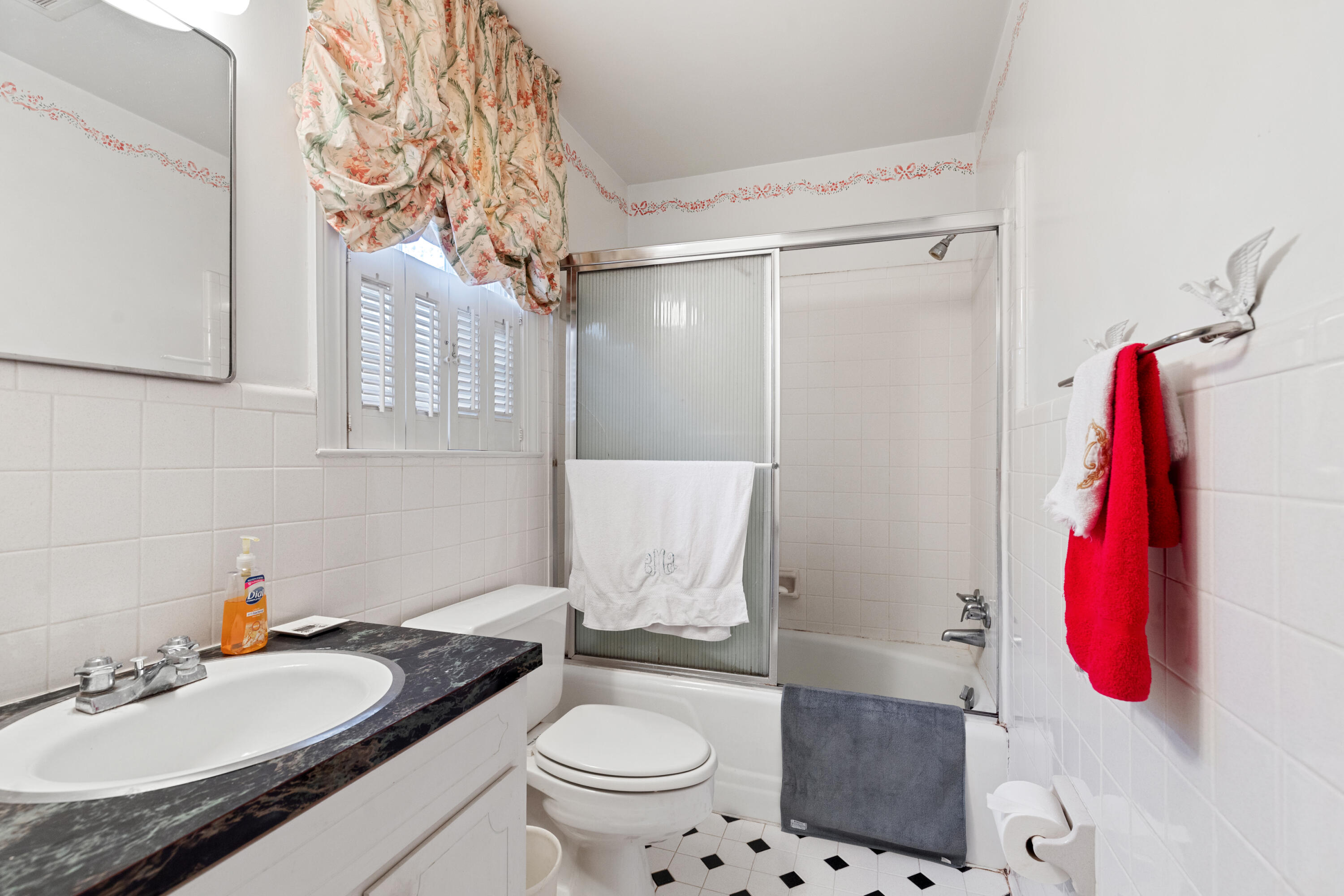 28 Broughton Road Charleston, SC 29407 - Photo 25 of 42 Guest Bathroom