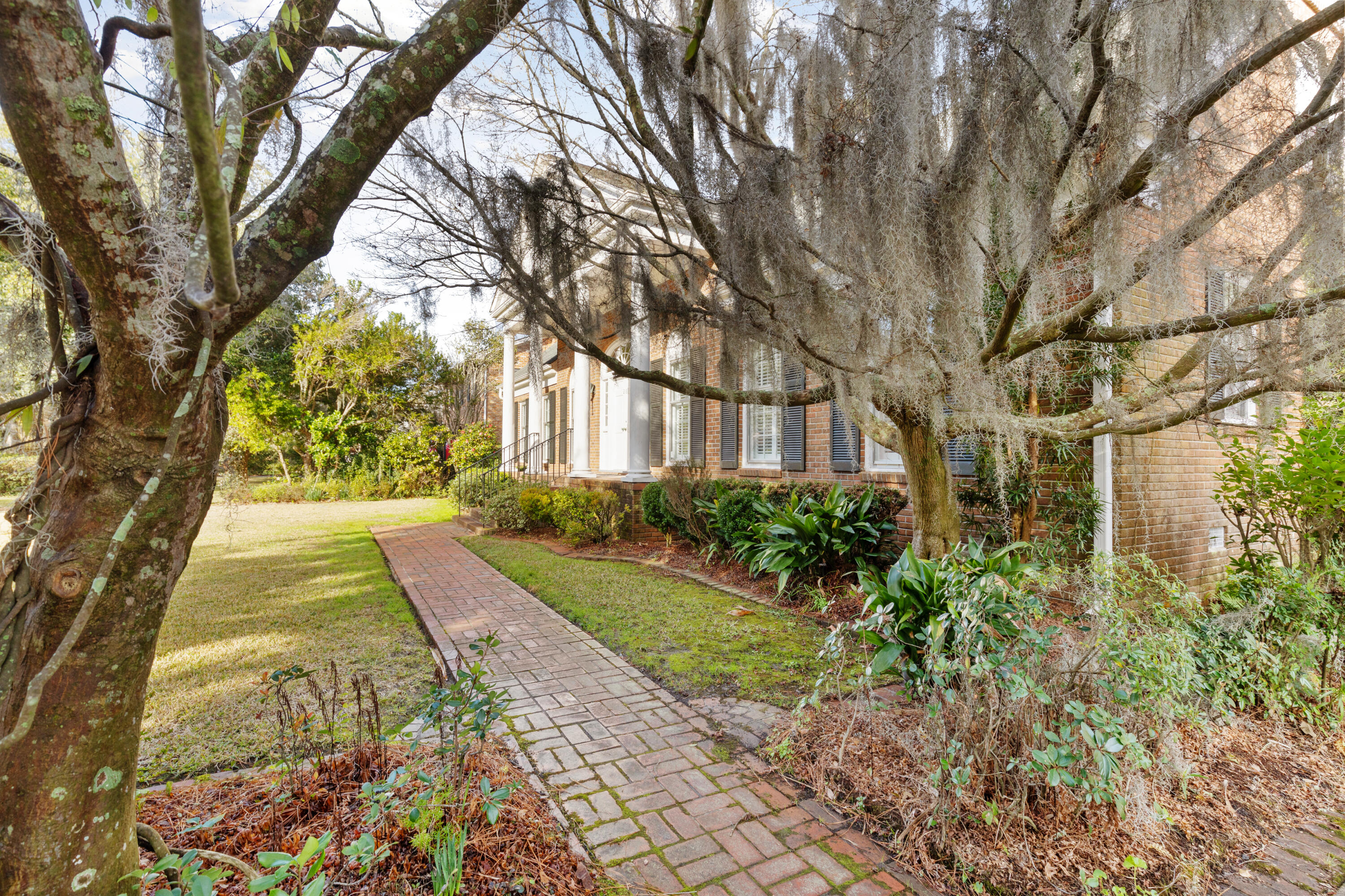 28 Broughton Road Charleston, SC 29407 - Photo 36 of 42 Brick Pathways