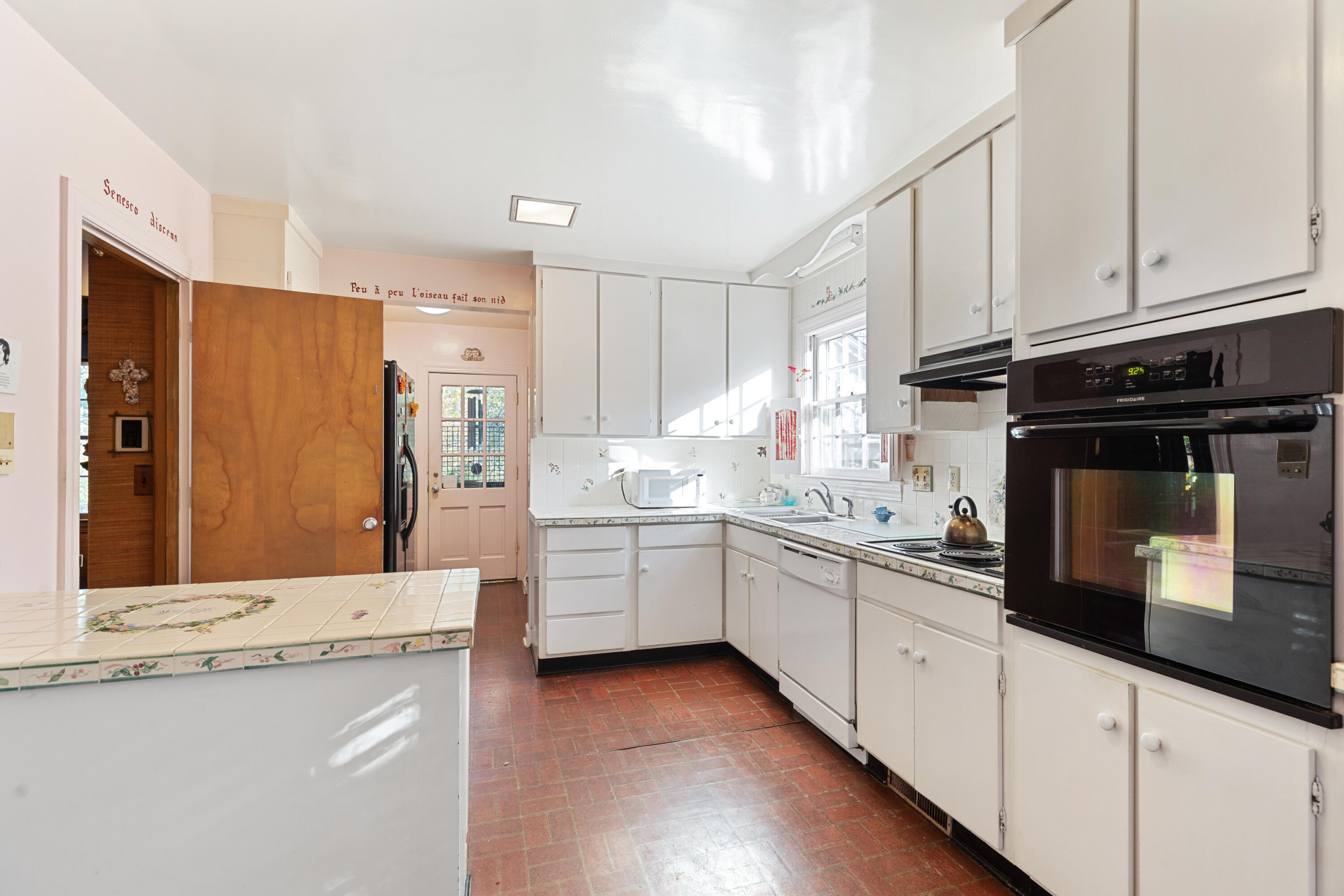 28 Broughton Road Charleston, SC 29407 - Photo 10 of 42 Kitchen