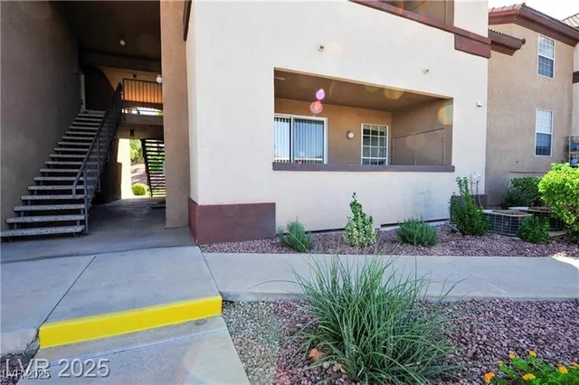 $1,350 | 231 West Horizon Ridge Parkway, Unit 1113, Henderson, NV 89012