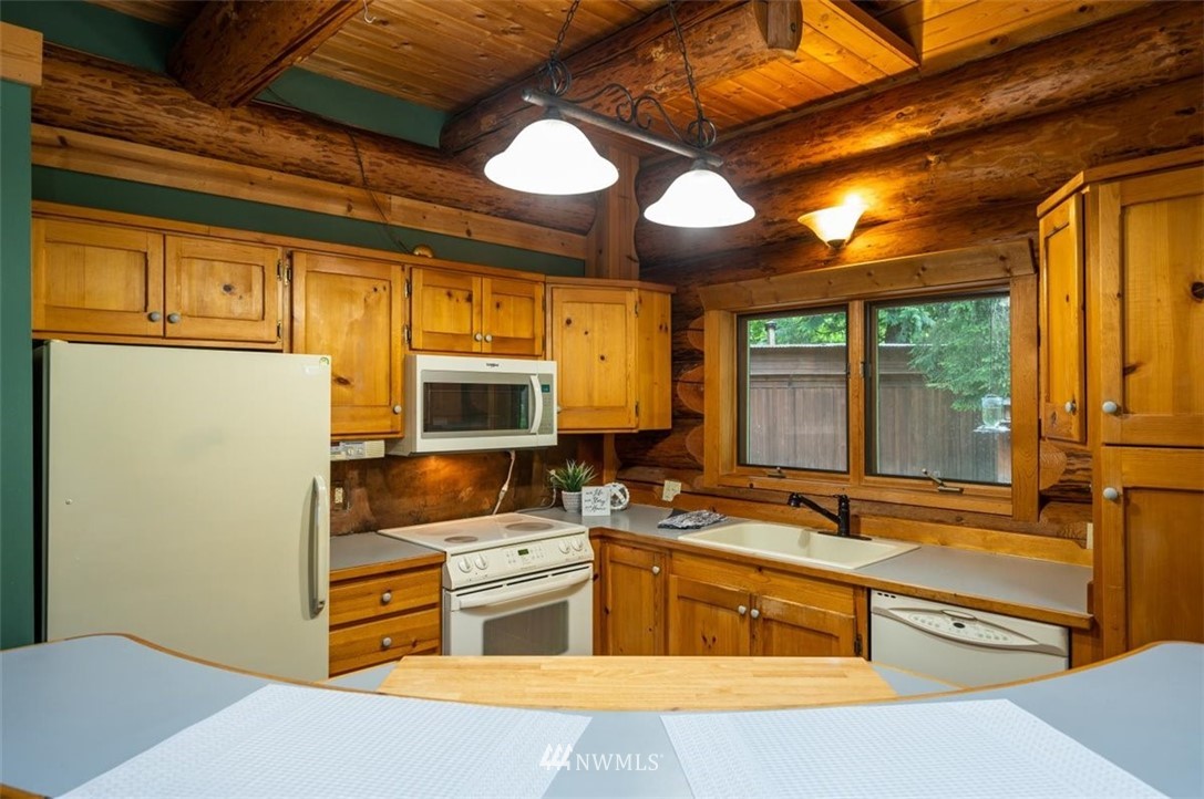 5656 North Fork Road Deming, WA 98244 - Photo 10 of 40