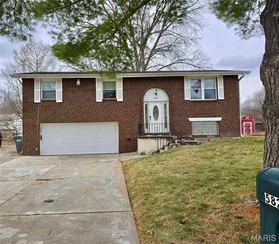 $249,900 | 5827 Barberry Drive, Imperial, MO 63052