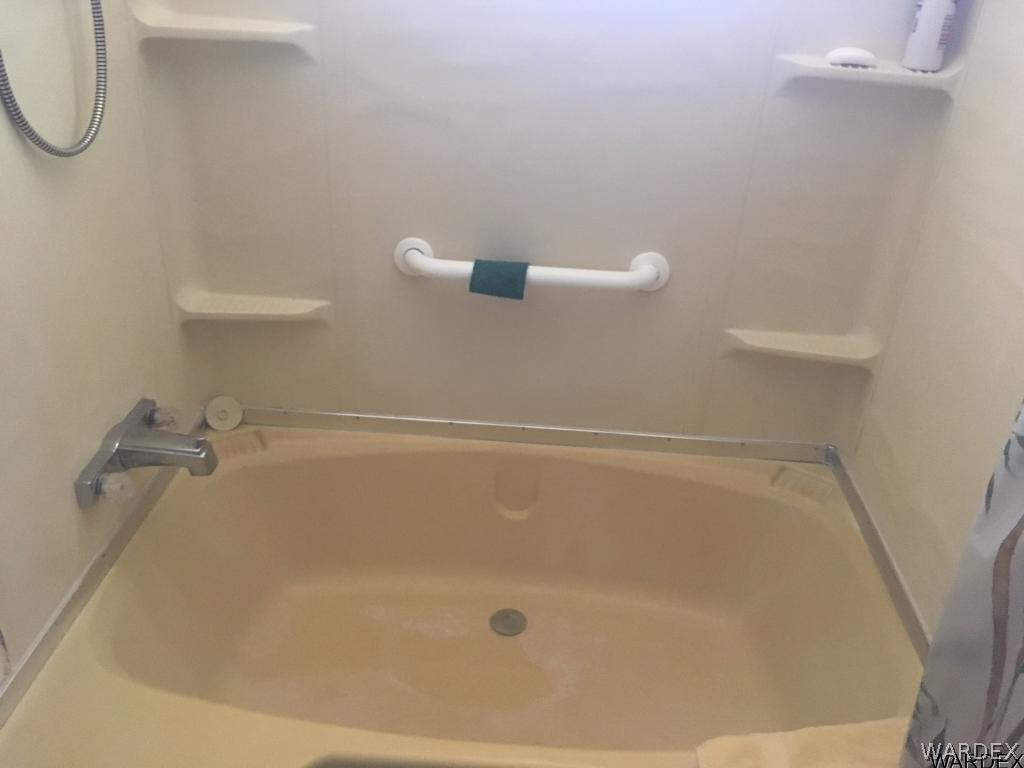 1652 Gran Circulo Fort Mohave, AZ 86426 - Photo 6 of 15 a bathroom with a bathtub