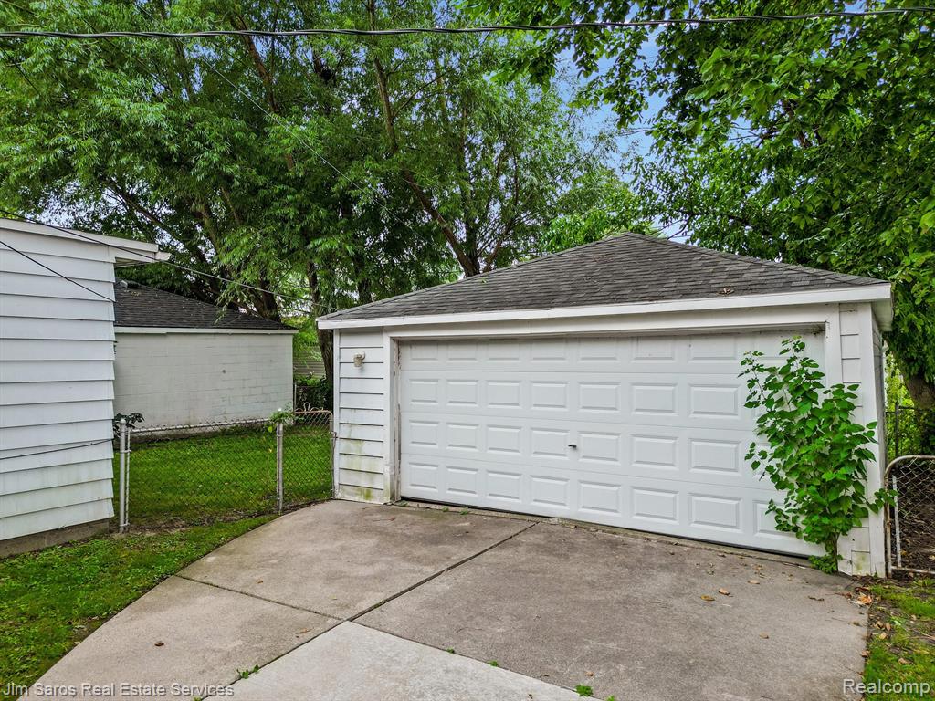 2013 Vernier Road Grosse Pointe Woods, MI 48236 - Photo 13 of 14