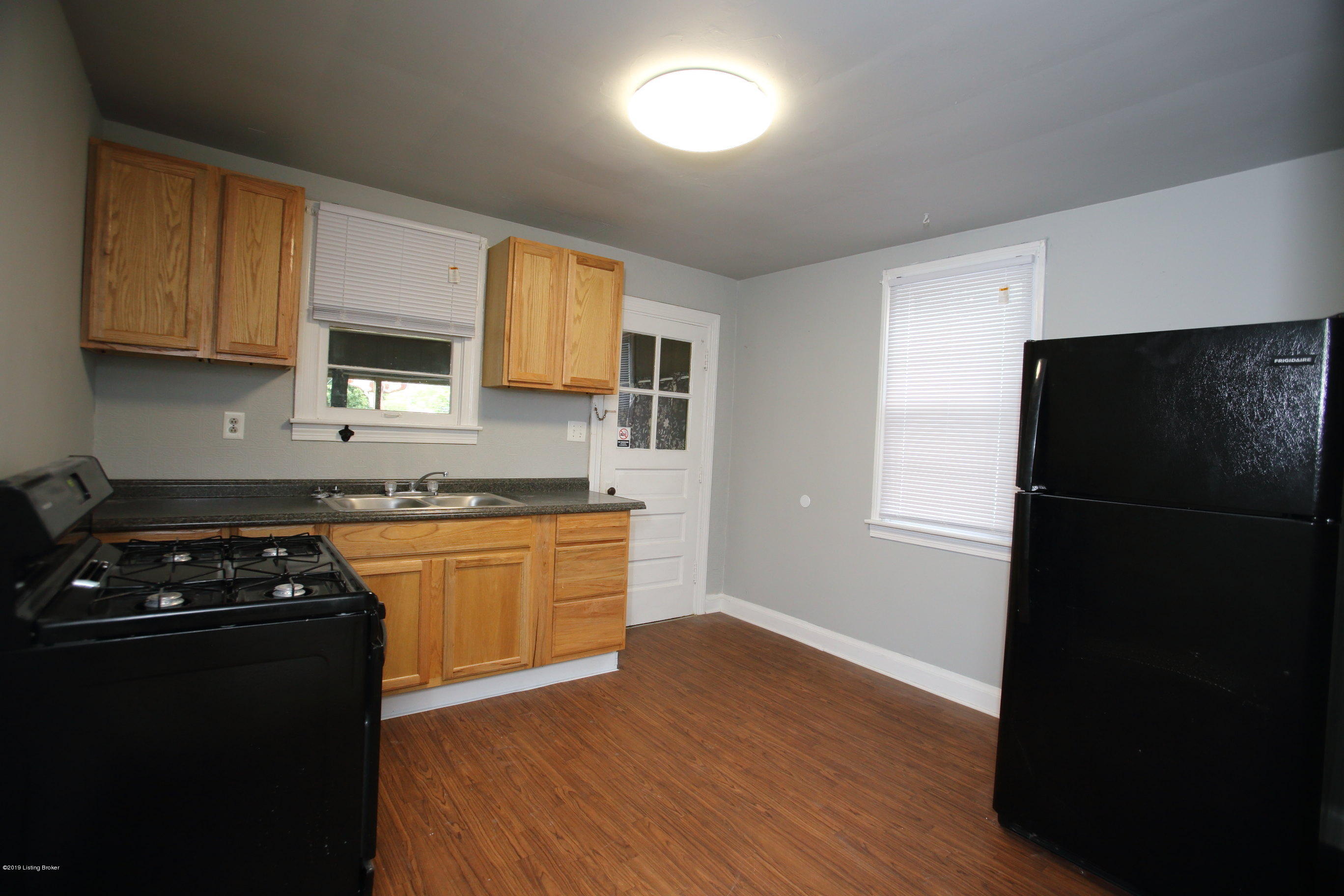 1139 Rammers Avenue Louisville, KY 40204 - Photo 9 of 31 Kitchen