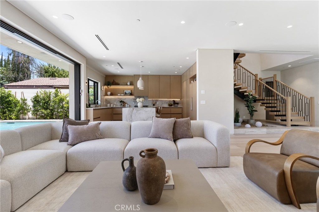 15721 Addison Street Encino, CA 91436 - Photo 9 of 69