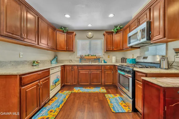 $514,900 | 43318 Fenner Avenue, Lancaster, CA 93536