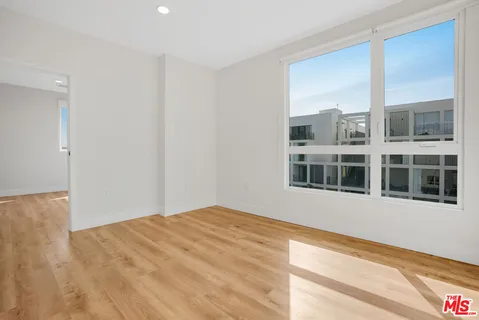 $3,530 | 5813 Lexington Avenue, Unit 401, Los Angeles, CA 90038