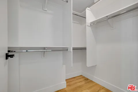 $3,530 | 5813 Lexington Avenue, Unit 401, Los Angeles, CA 90038