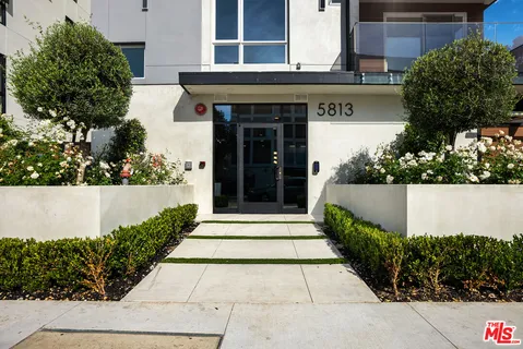 $3,530 | 5813 Lexington Avenue, Unit 401, Los Angeles, CA 90038