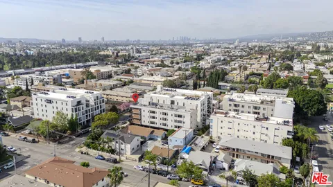 $3,530 | 5813 Lexington Avenue, Unit 401, Los Angeles, CA 90038