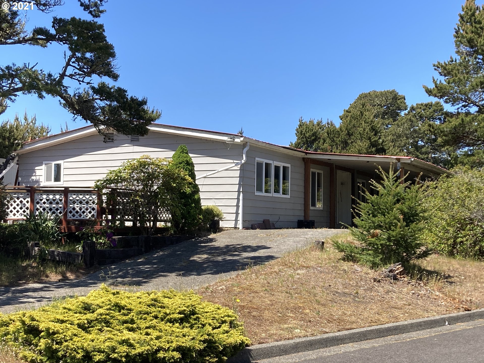 591 Myeena Loop Florence, OR 97439 - Photo 1 of 19 Gallery Image 1
