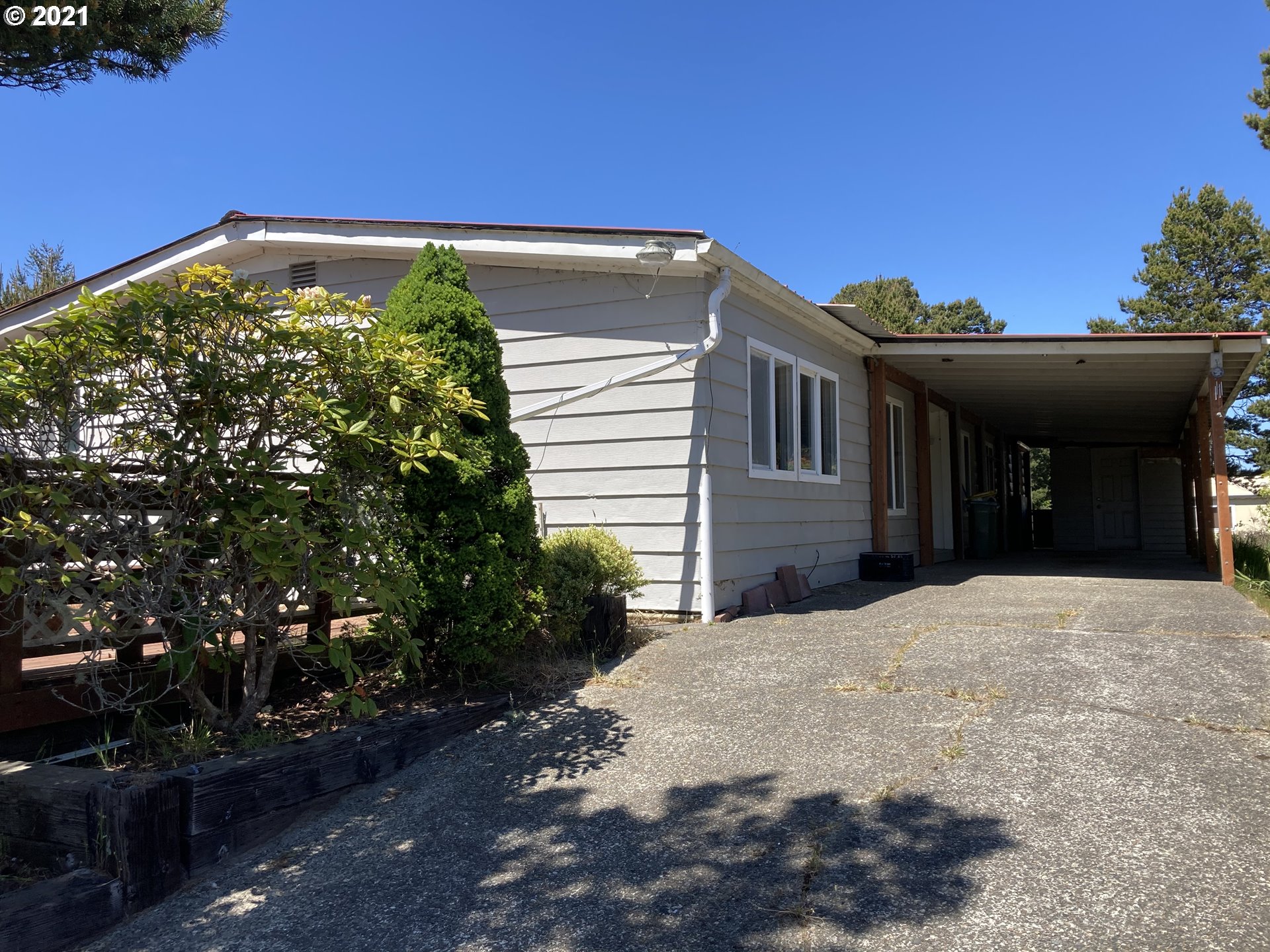 591 Myeena Loop Florence, OR 97439 - Photo 2 of 19 Gallery Image 2