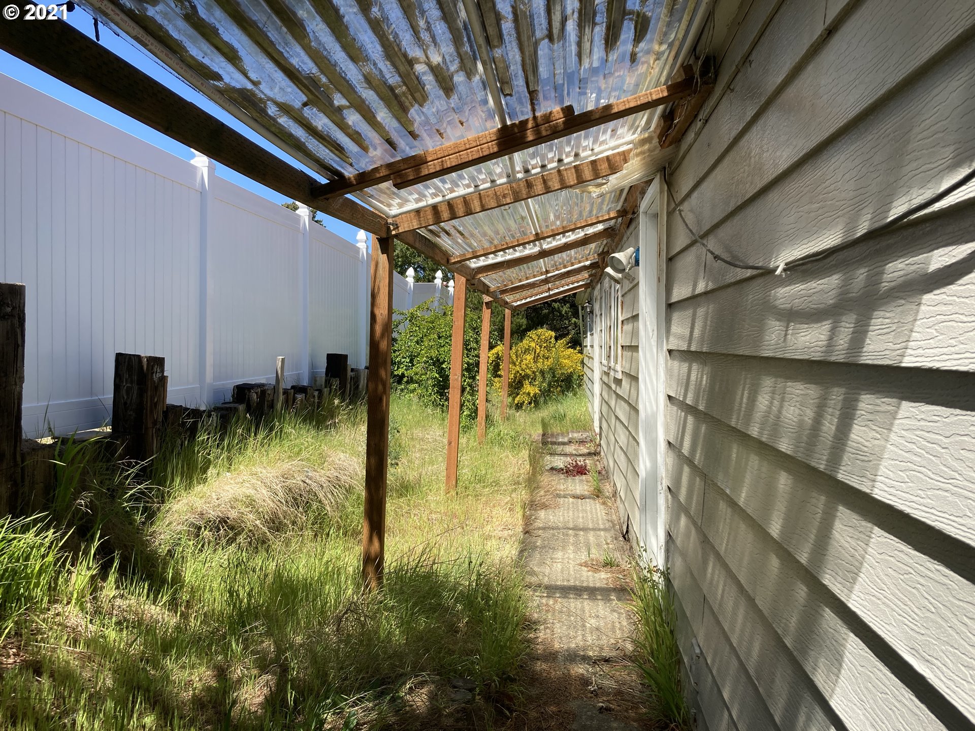 591 Myeena Loop Florence, OR 97439 - Photo 17 of 19 Gallery Image 17