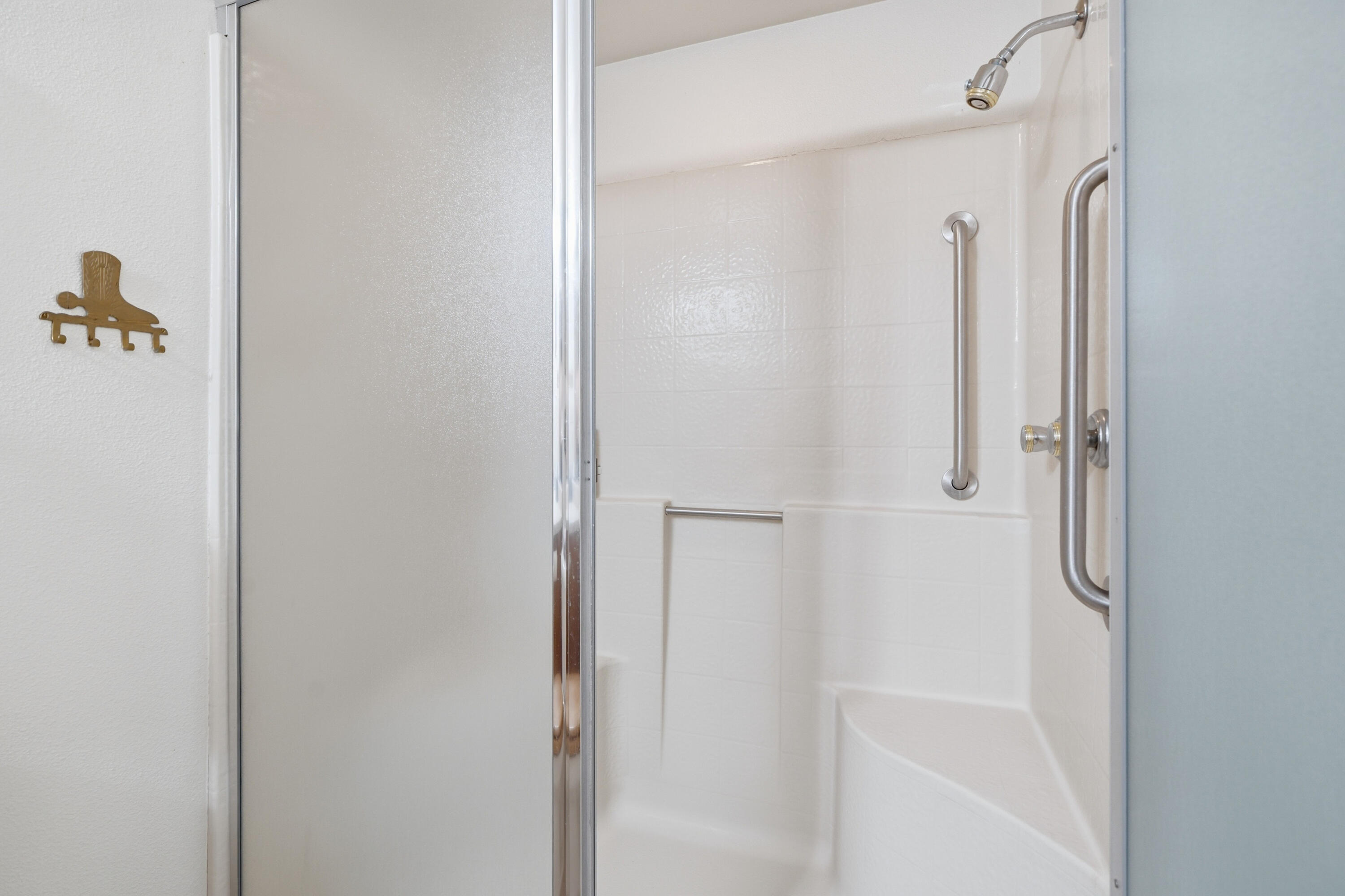 21241 Boyle Road Redding, CA 96003 - Photo 32 of 61 guest bathroom